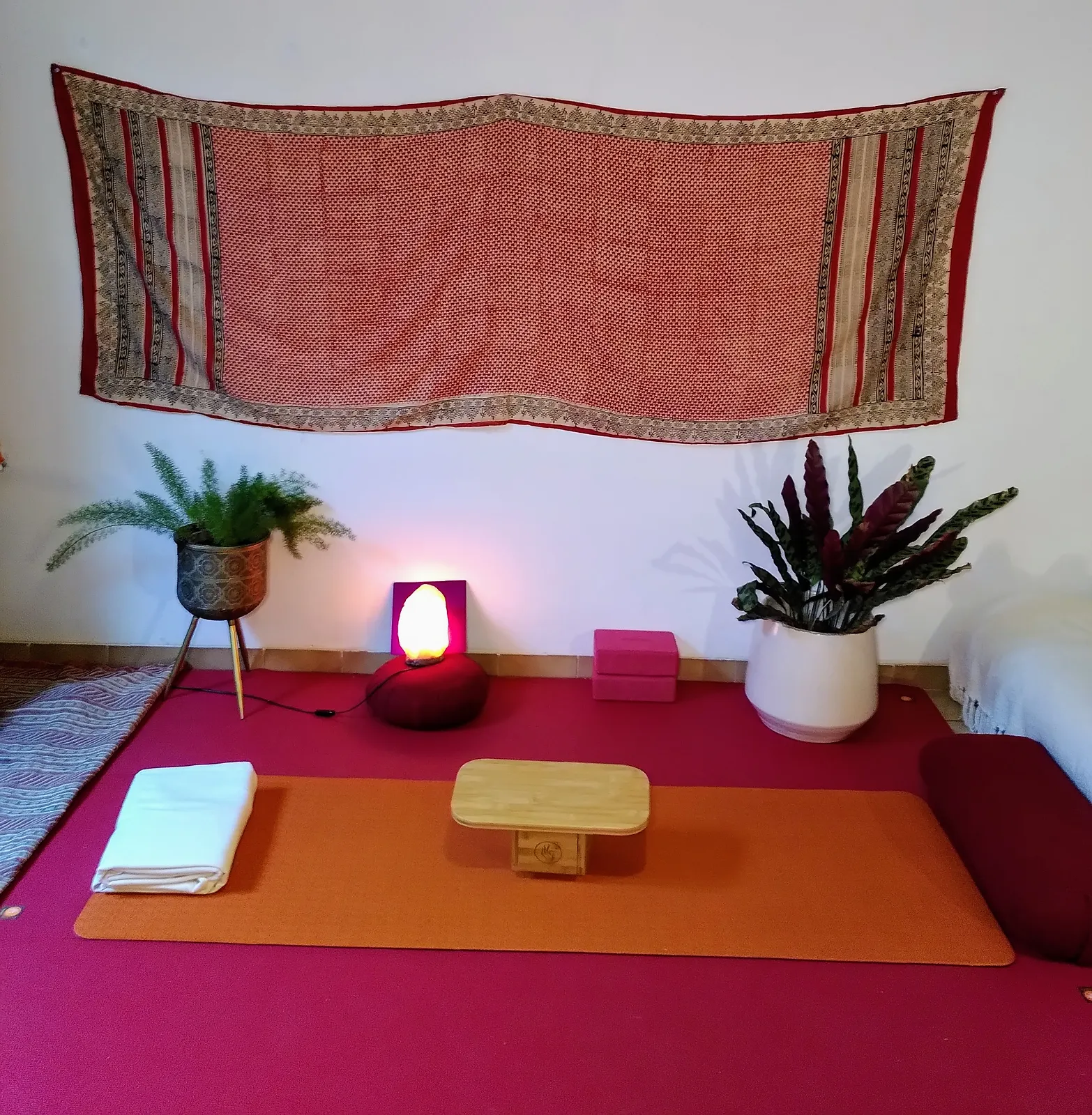 Cours de Yoga en ligne | Yoga de l'énergie | Réveil corporel et méditation | Relaxation, pranayama, méditation | Yoga Zoom